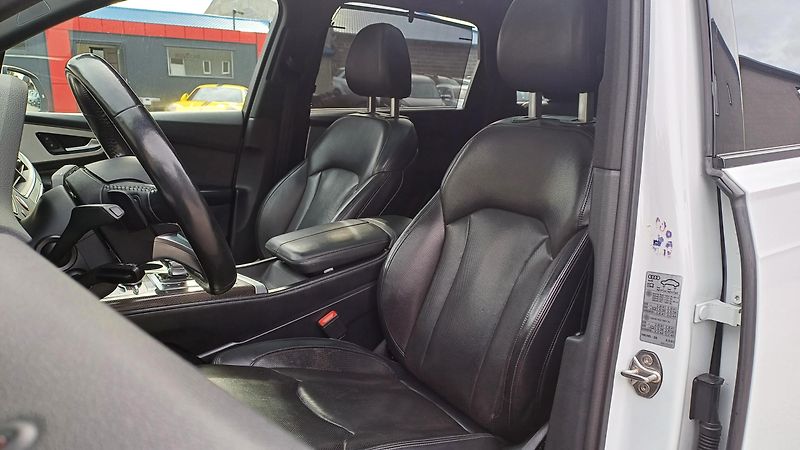 Audi SQ7 S-LINE 4.0 TDI 320kW 7míst. - fotka 26 z 50