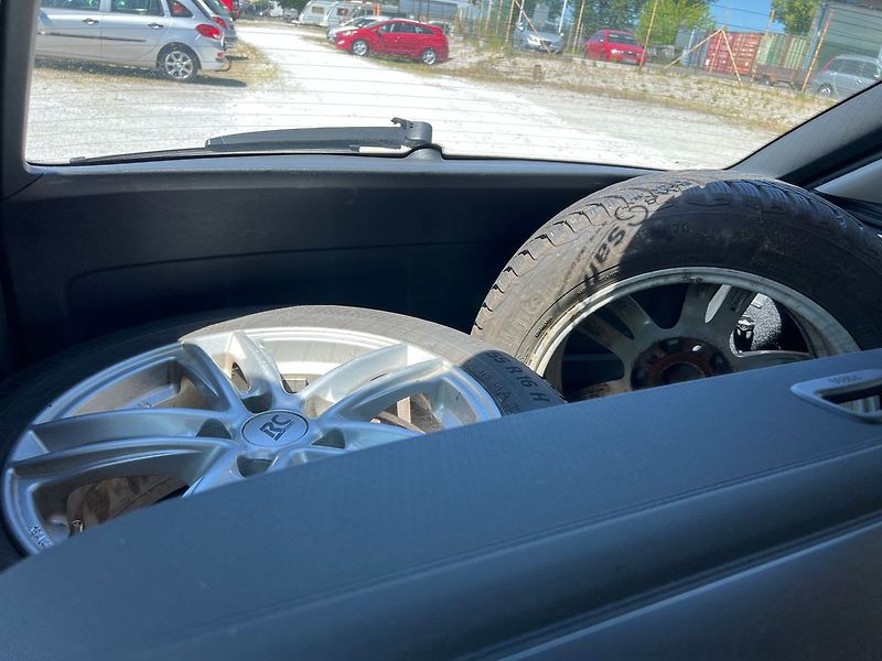 Škoda Octavia 2.0 TDi - fotka 15 z 16