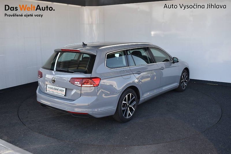 Volkswagen Passat Variant (2023) 1.5TSI 110kW, LED,Manuál - fotka 2 z 23