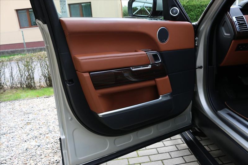 Land Rover Range Rover 4,4 1.Maj. ČR. Autobiography - fotka 15 z 57
