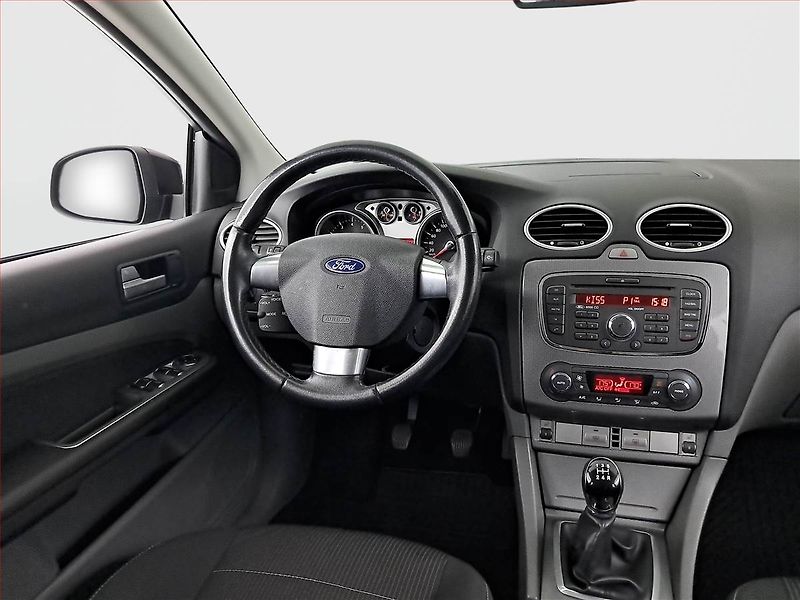 Ford Focus (2010) 1.8 16V, po STK, Tažné - fotka 7 z 14