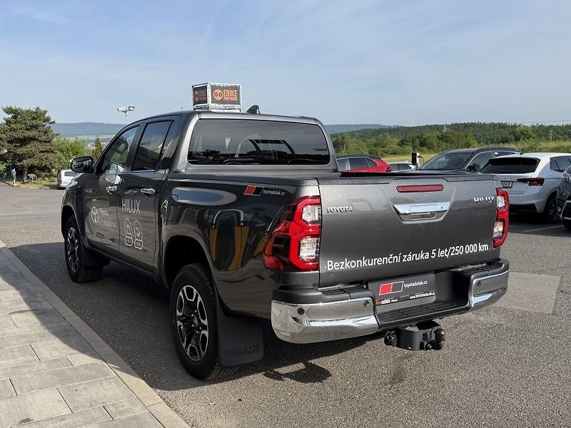 Toyota Hilux 2.8D, Executive, DPH, 8tis km - fotka 8 z 26