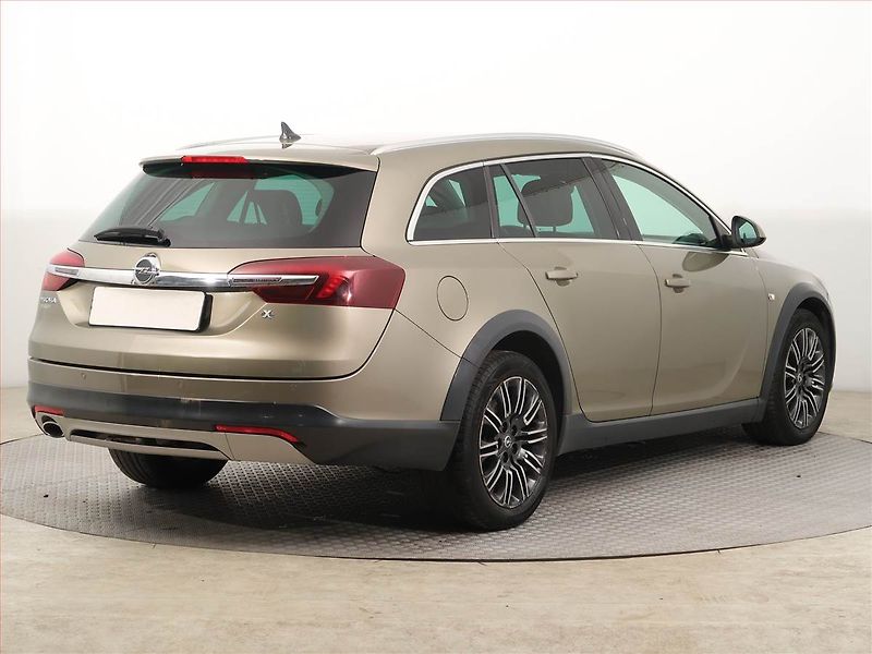 Opel Insignia (2014) 2.0 CDTI, 4X4, Automat, Navi - fotka 5 z 16