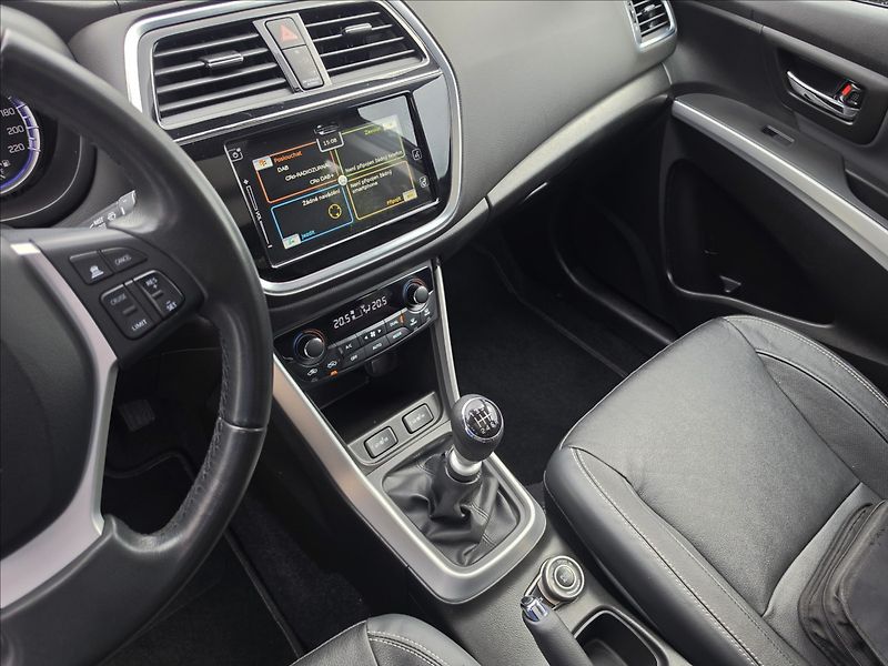 Suzuki S-Cross 1,4 Mild Hybrid AllGrip Premiu - fotka 13 z 45