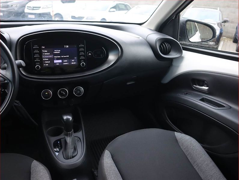 Toyota Aygo (2023) Executive 1.0, Automat - fotka 8 z 18