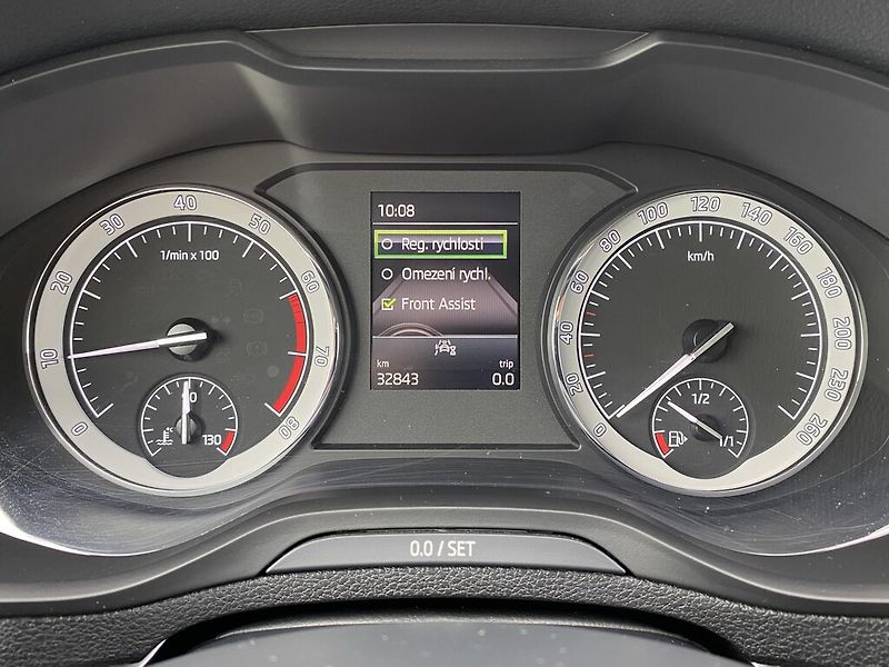 Škoda Karoq 1,0 TSI 81 kW Ambition - fotka 9 z 26