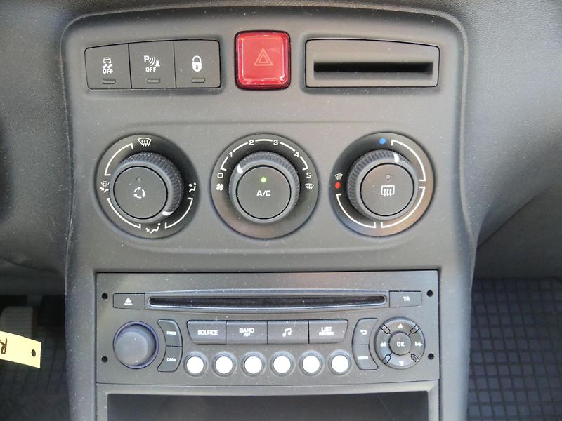 Citroën C3 Picasso (2016) 1,4 VTi MAN5 - fotka 14 z 17