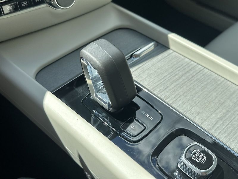 Volvo S60 (2023) B5 AWD Automat Ultimate Dark - fotka 16 z 31