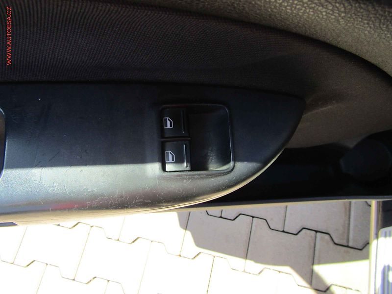 Škoda Octavia (2005) 1.9TDi, Ambiente - fotka 12 z 15