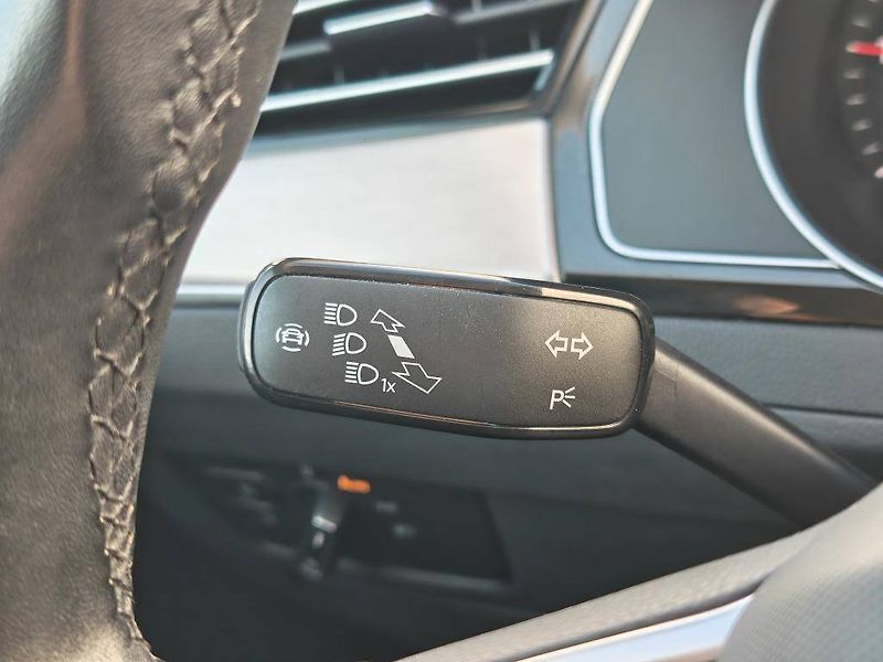 Volkswagen Passat Elegance 6G 2,0TDi - fotka 13 z 23