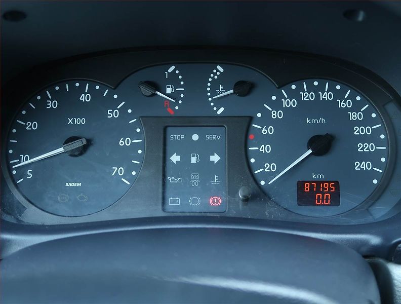 Renault Thalia (2002) 1.4, Serv.kniha, Klima - fotka 11 z 14