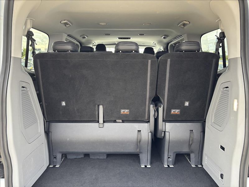 Ford Tourneo Custom 2,0 EcoBlue 125kW Titanium L1 - fotka 12 z 54