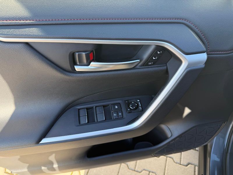 Toyota RAV4 2.5 PHEV e-CVT Selection VIP A - fotka 12 z 30