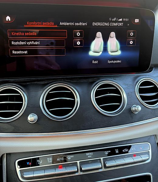 Mercedes-Benz Třídy E (2020) 4MATIC, AMG Line, původ ČR - fotka 14 z 24