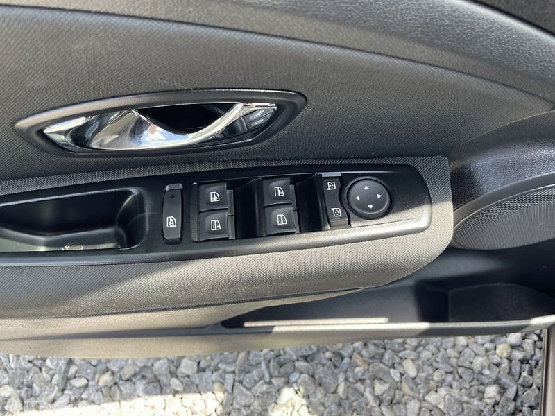 Renault Mégane (2015) 1.6,16V, 81kW, Life,1.Maj - fotka 23 z 30