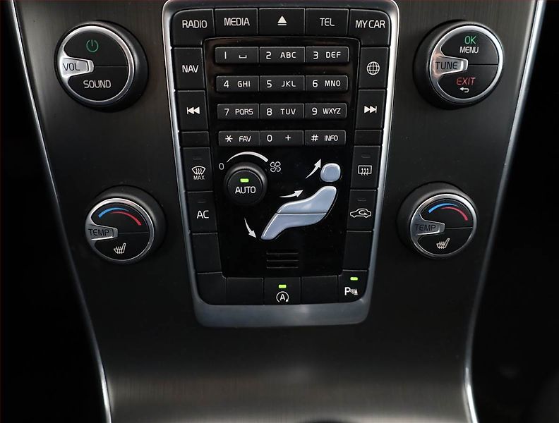 Volvo V60 (2014) D3 2.0, Serv.kniha, Navi - fotka 10 z 15