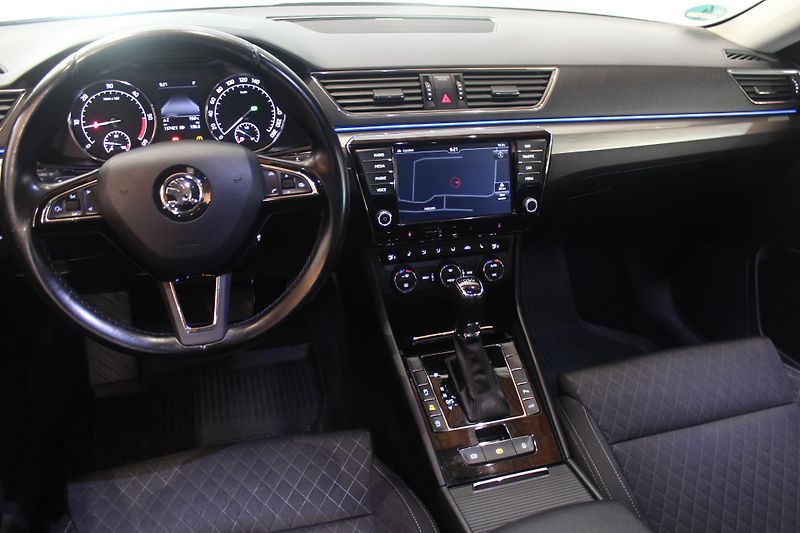 Škoda Superb (2015) 2.0TDI DSG STYLE+ Navi LED - fotka 40 z 43