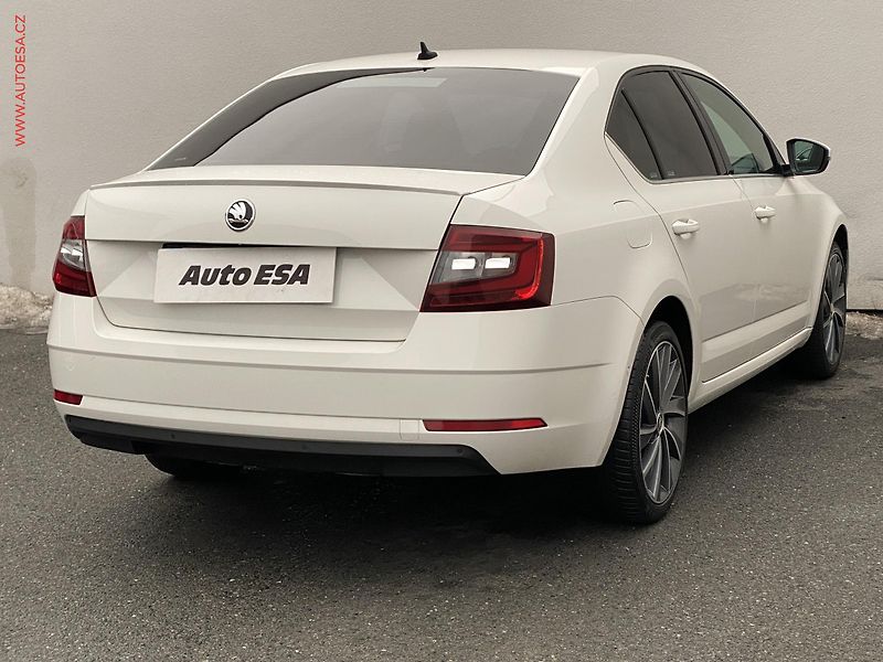 Škoda Octavia (2018) 1.8 TSI, ČR, L&K, DSG, LED - fotka 4 z 19