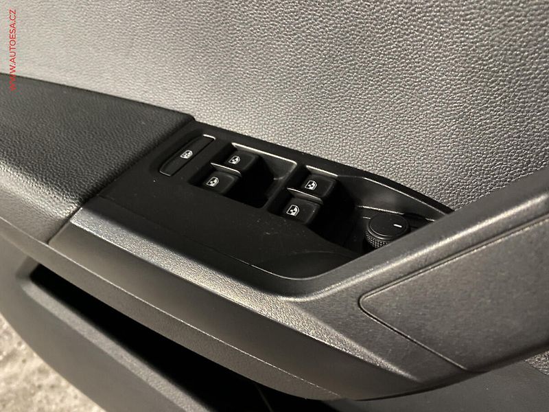 Seat Arona (2021) 1.0TGi, Style, kamera, +kola - fotka 11 z 19
