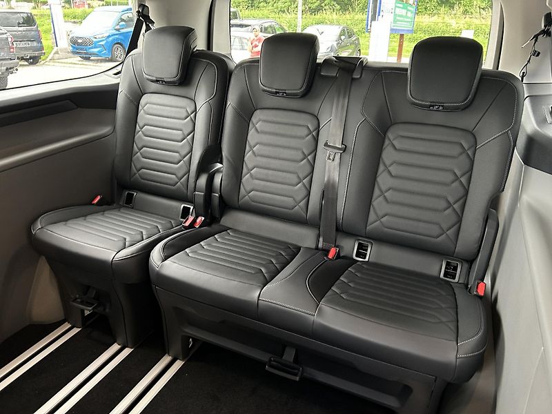 Ford Tourneo Custom Titanium L2 2.0 EcoBlue 110 kW - fotka 12 z 36