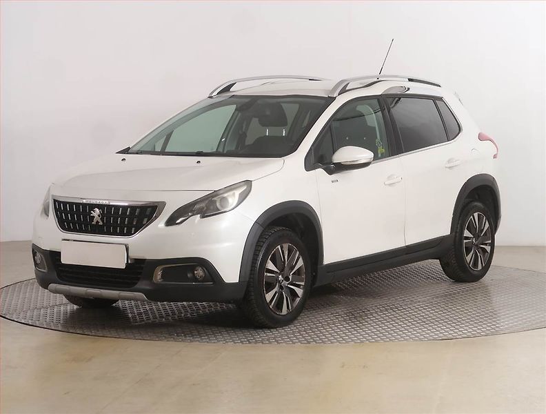 Peugeot 2008 (2017) Style 1.2 PureTech, Automat - fotka 2 z 15
