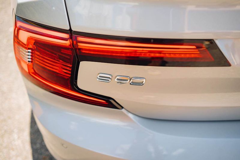 Volvo S90 (2024) T8 Recharge - fotka 16 z 32