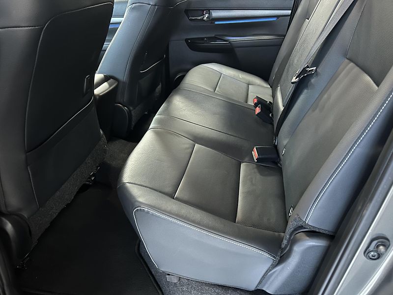 Toyota Hilux (2021) 2.8D-4D Double Cab 4x4 JBL - fotka 22 z 26