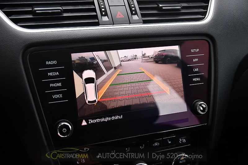 Škoda Octavia 2.0TDi STYLE EXTRA TAŽNÉ - fotka 33 z 47