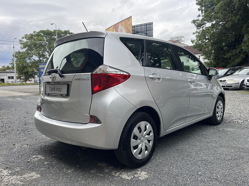Toyota Verso (2012) 1,3 VVTi 73 Kw - fotka 5 z 18