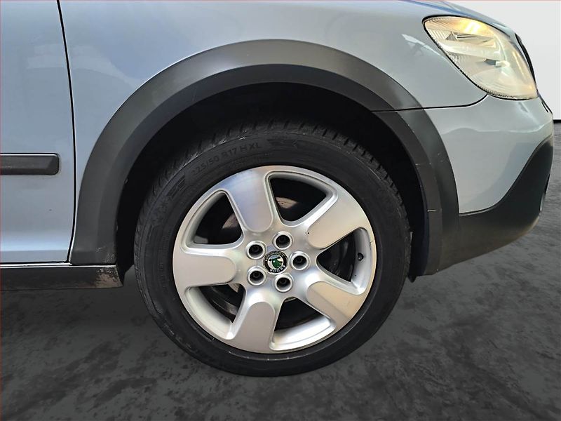 Škoda Octavia (2010) Scout 1.8 TSI, 4X4 - fotka 14 z 16