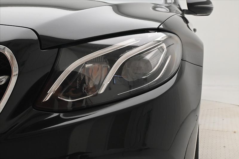 Mercedes-Benz Třídy E 2,0 220d 143 kW Business 9G-Tr - fotka 29 z 31