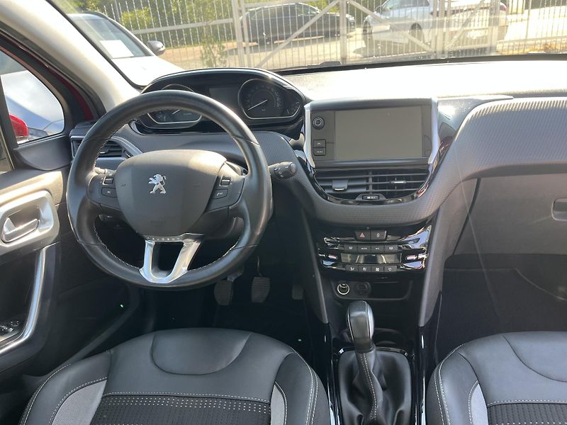 Peugeot 2008 (2017) 1.2FTS 81Kw PureTech Tažné - fotka 24 z 33