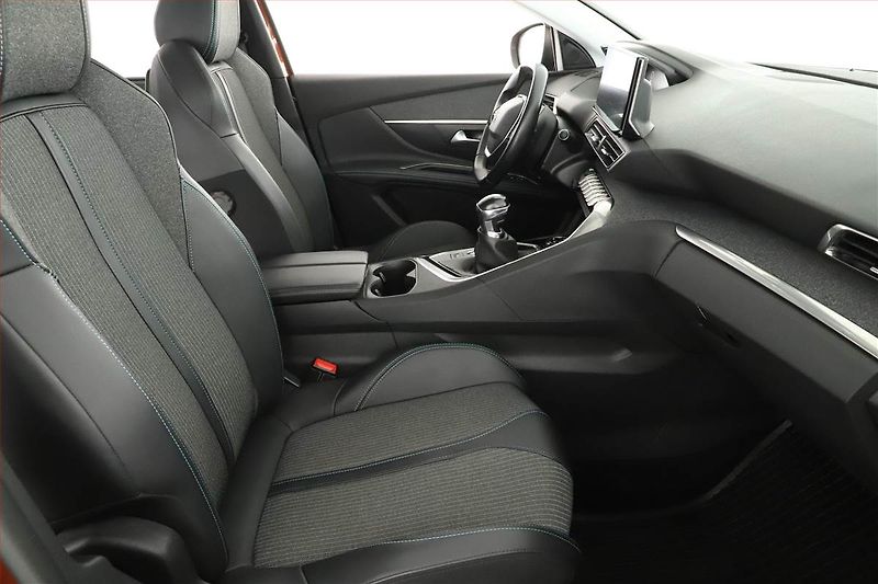 Peugeot 5008 (2022) Allure 1.5 BlueHDi - fotka 7 z 19