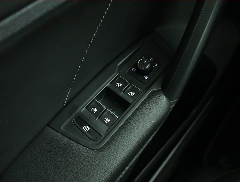 Volkswagen Tiguan (2023) R-Line 2.0 TDI - fotka 17 z 17