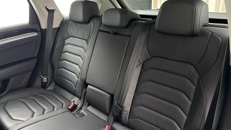 Volkswagen Touareg 3.0 TSI PHEV Tiptronic Eleganc - fotka 15 z 33