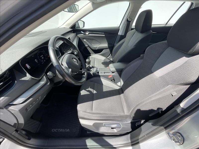 Škoda Octavia 2,0 TDI Combi Ambition Plus - fotka 4 z 22