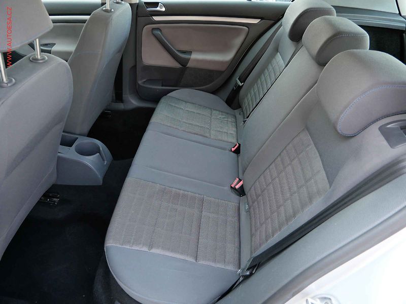 Volkswagen Golf (2007) 1.6i, AC - fotka 10 z 12