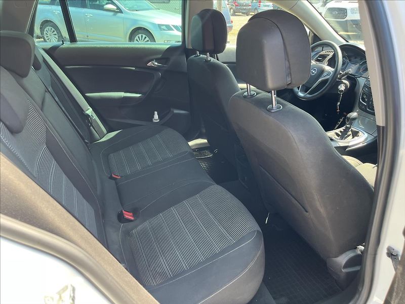 Opel Insignia 1,6 CDTi KLIMA ROZVODY SERVIS - fotka 12 z 37