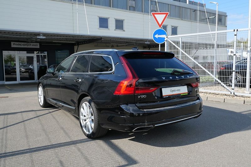 Volvo V90 - fotka 2 z 6