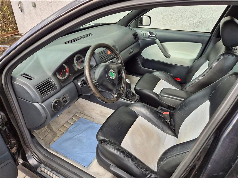 Škoda Octavia 1,8 Turbo RS 163T/Km !! - fotka 11 z 26