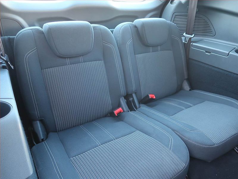 Ford Grand C-MAX (2011) Trend 2.0 TDCi, Automat - fotka 20 z 24