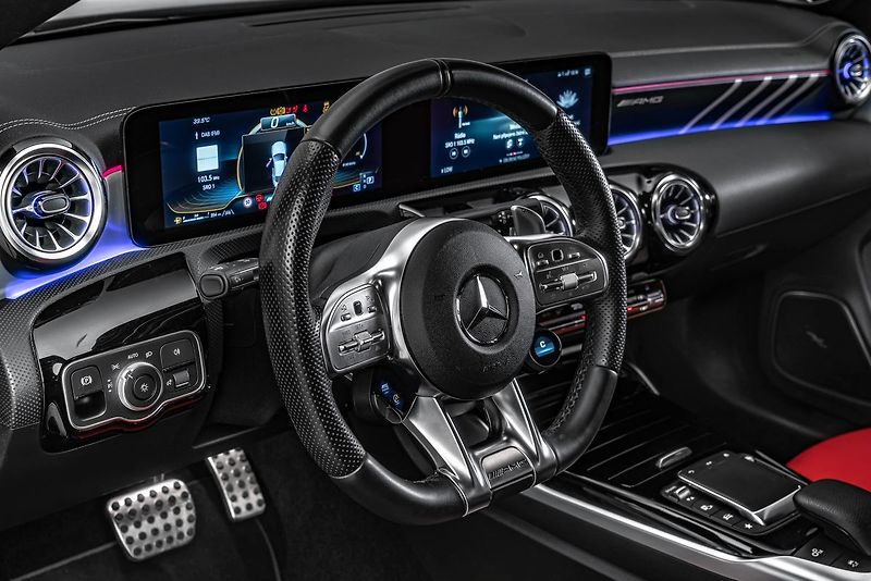 Mercedes-Benz CLA 4M Night Burmester - fotka 16 z 23