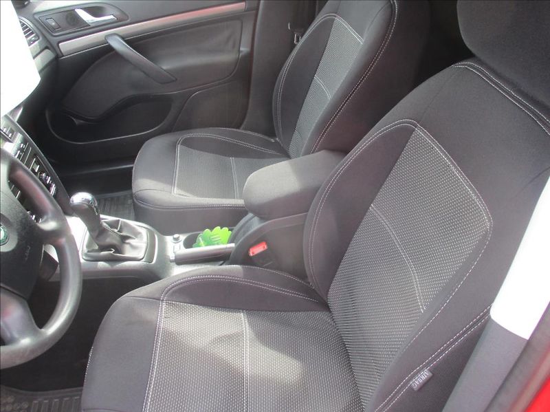 Škoda Octavia 1,6 i, Eleg,aut.klima,s.kn.,CZ - fotka 14 z 39
