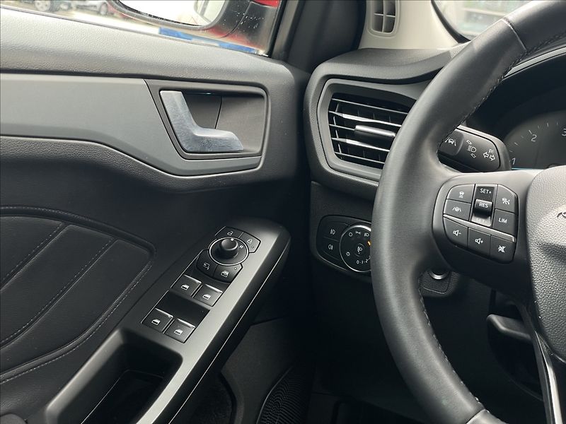 Ford Focus 1,5 Ecoblue A8 Titanium Style - fotka 13 z 23