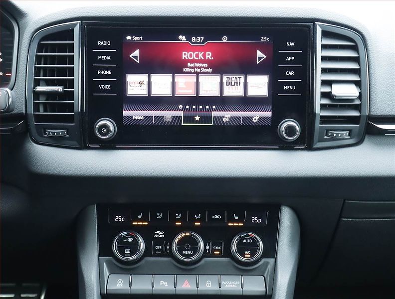 Škoda Karoq (2023) Sportline 1.5 TSI - fotka 12 z 24