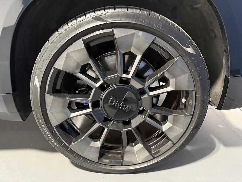 BMW XM 4.4 PHEV - fotka 15 z 15