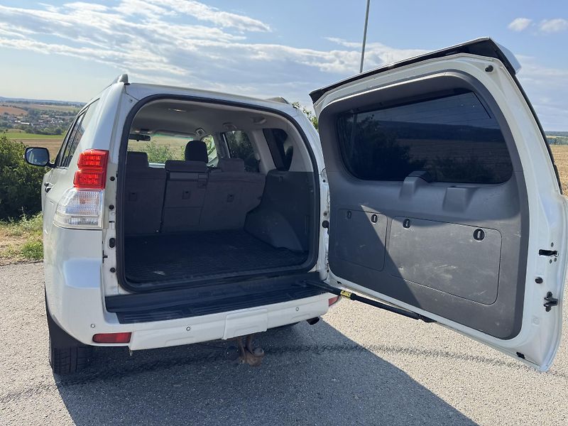 Toyota Land Cruiser 3.0 D-4D 127 kW AUT Tažné - fotka 28 z 36