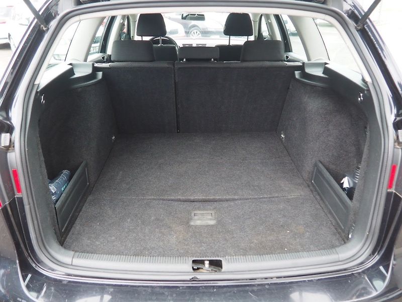 Volkswagen Passat Variant (2008) 1.9 TDI, 77 kW - fotka 13 z 30
