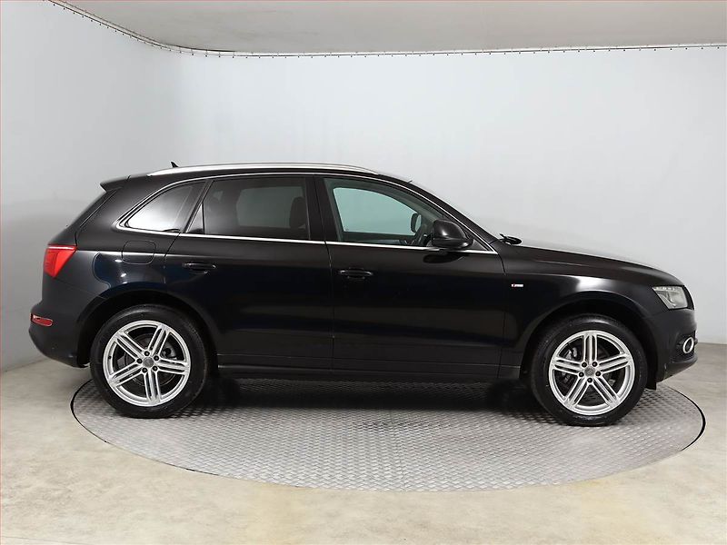 Audi Q5 (2008) 2.0 TDI, 4X4, Serv.kniha - fotka 6 z 17