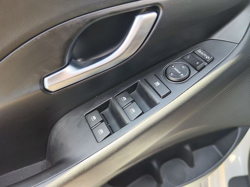 Hyundai i30 1.5 T-GDI/117kW Smart Navi - fotka 30 z 38